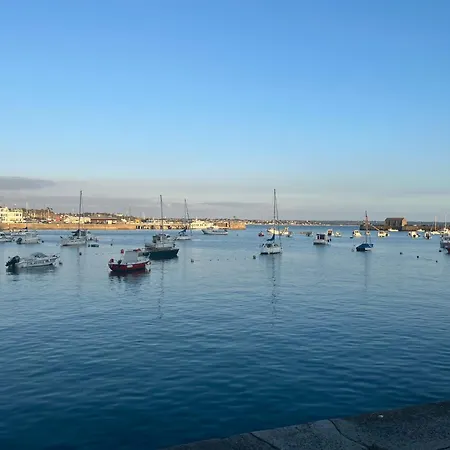 Maison - Velos - Baby-foot - Barbecue *