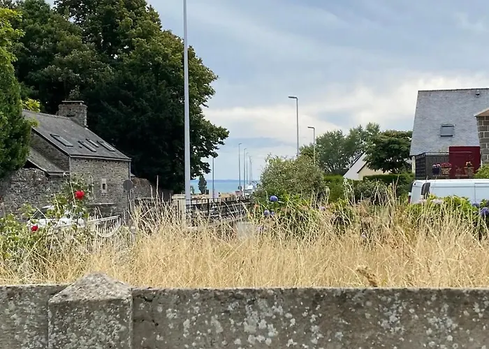 Maison - Velos - Baby-foot - Barbecue *