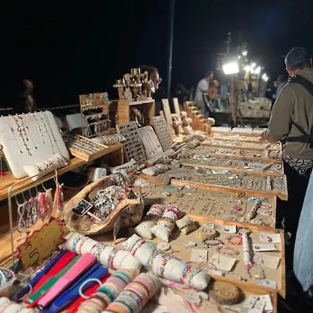 Maison - Vélos - Baby-foot - Barbecue *