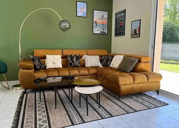 Maison - Velos - Baby-foot - Barbecue * Granville