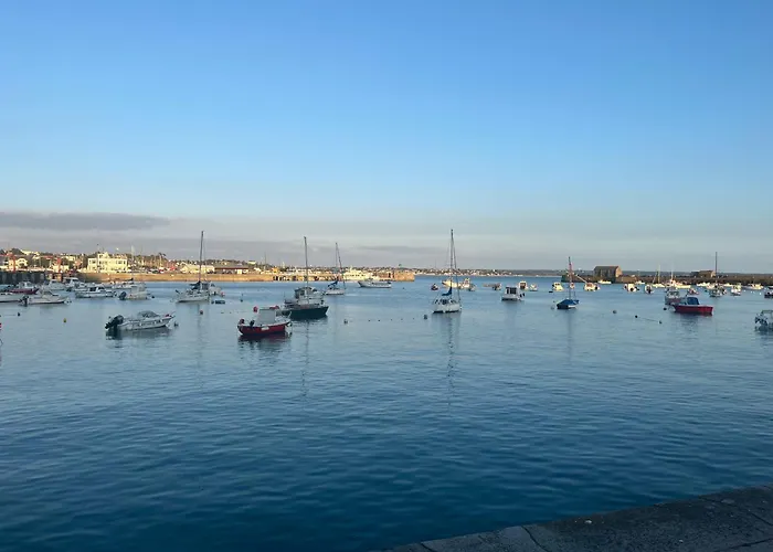 Maison - Velos - Baby-foot - Barbecue *